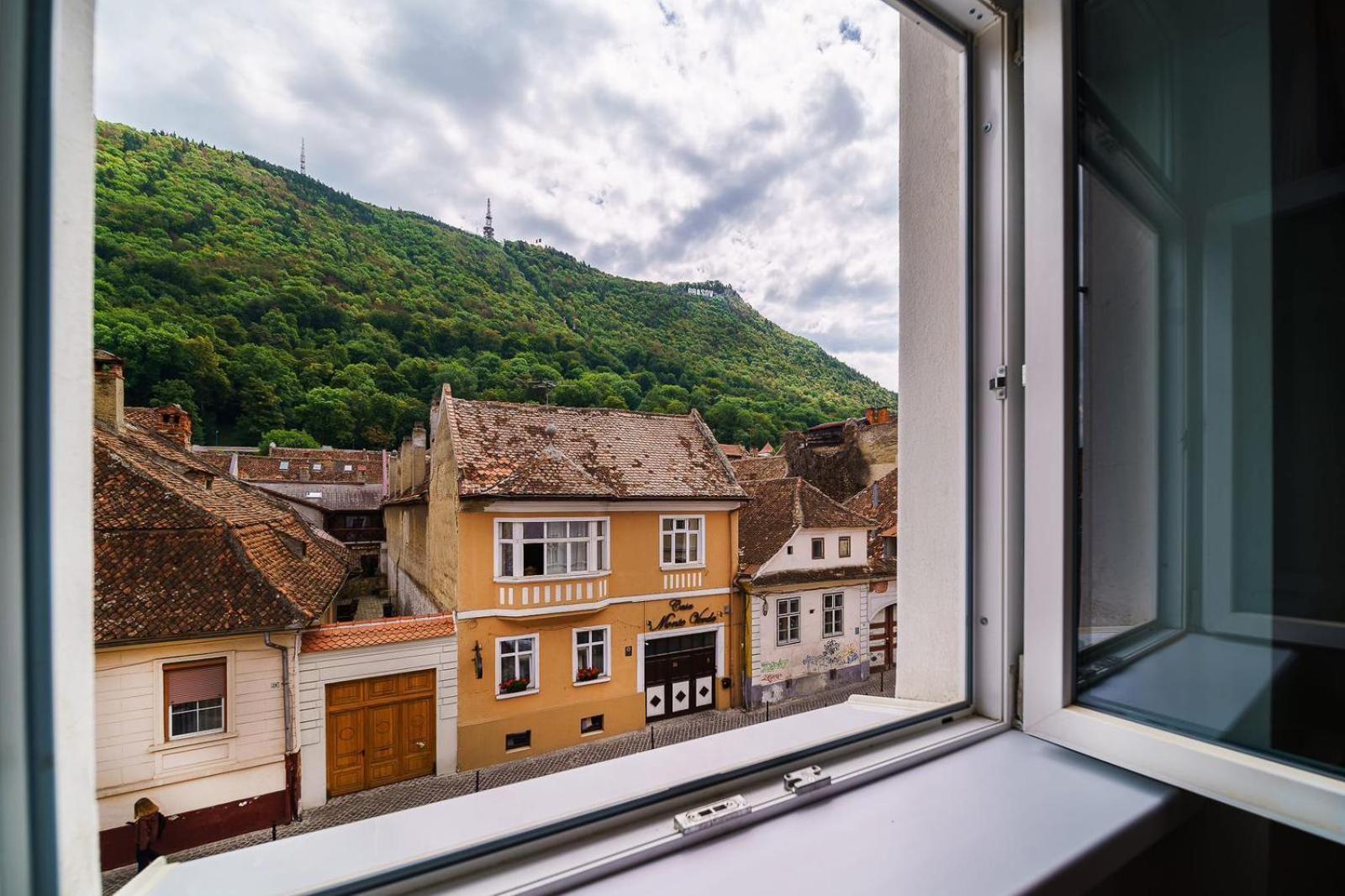 Alpine Sunrise Residence - Brasov Old Center Zewnętrze zdjęcie